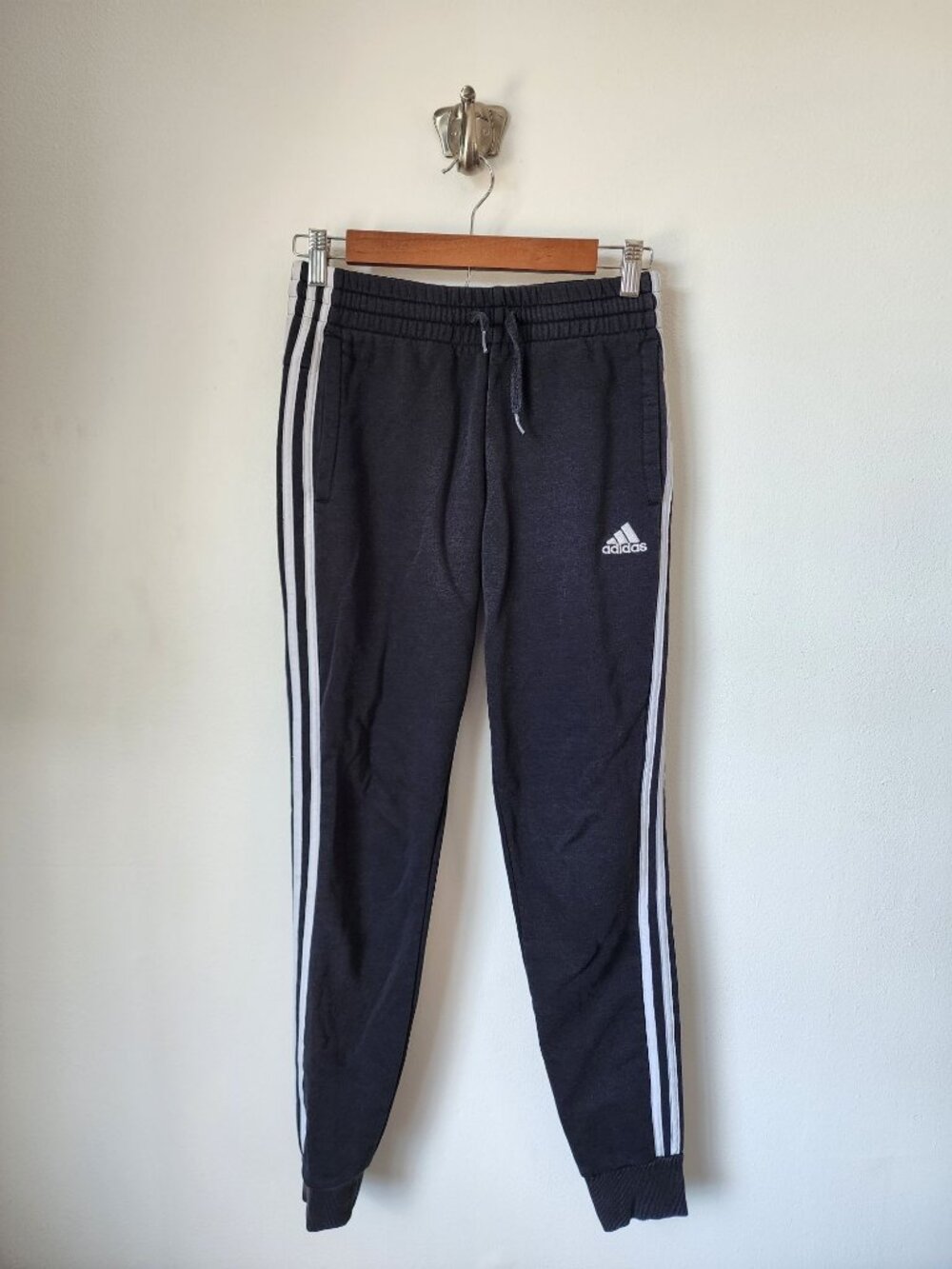 Adidas classic black sweatpant joggers XS